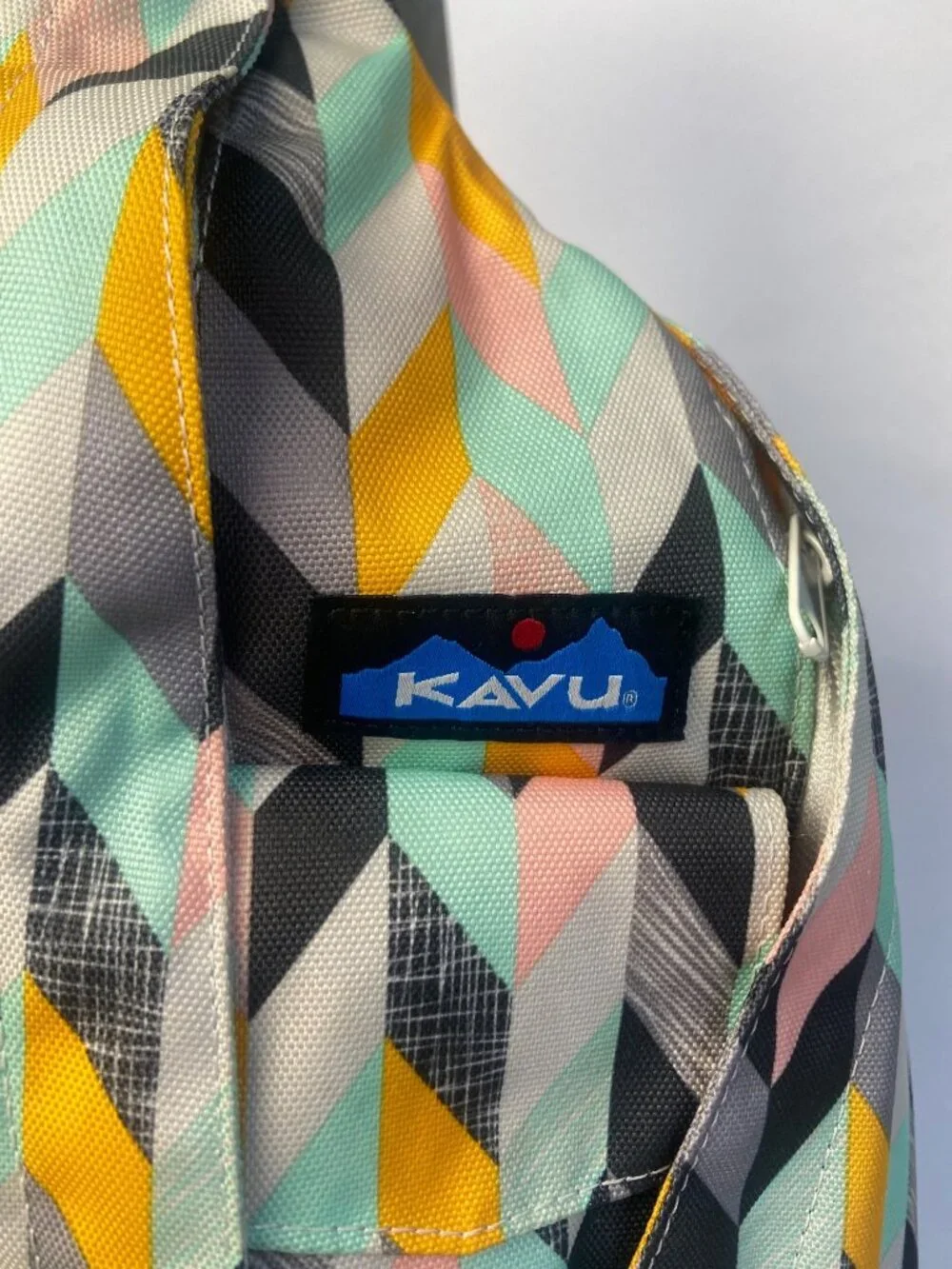 KAVU Rope Strap Sling Bag Crossbody Backpack Outdoors Geometric Chevron Print